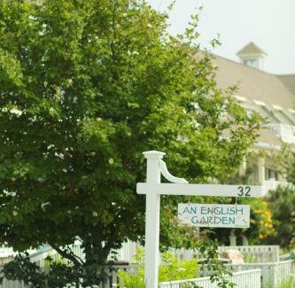 Dennis Port Hotel | An English Garden