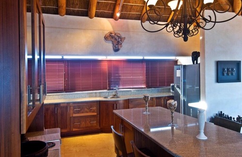 Wilderness House | An exclusive and vast four bedroom/four bathroom house on the beach front