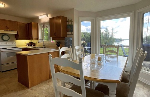 North Kawartha House | An Ideal, Cozy Comfortable Cottage Getaway!