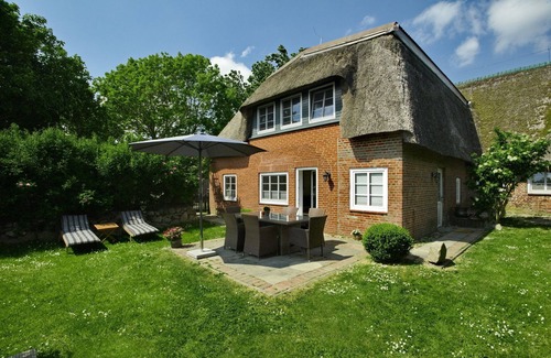 Sylt-Ost Apartment | An oasis of well-being under thatch in idyllic and quiet Morsum