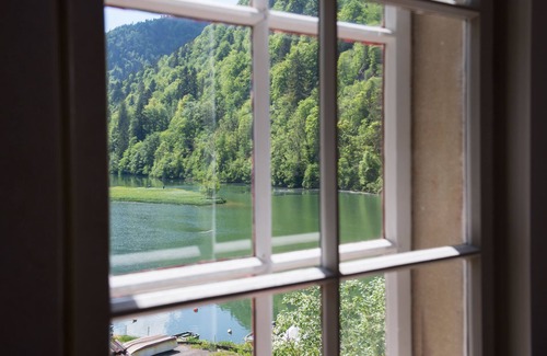 La Chaux-de-Fonds House | An old school with unique charm in the heart of the Doubs Natural Park!