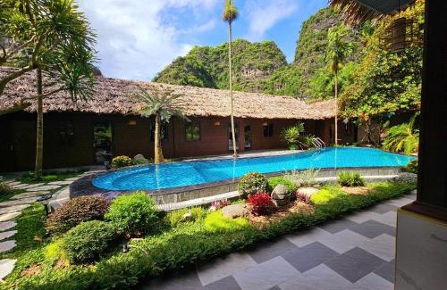 Hoa Lu Cabin | An Riverside Ecolodge