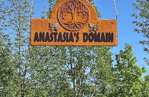 Alexandria Cabin | Anastasia’s Domain 4, Farm stay, off grid cabin in a beautiful forest!