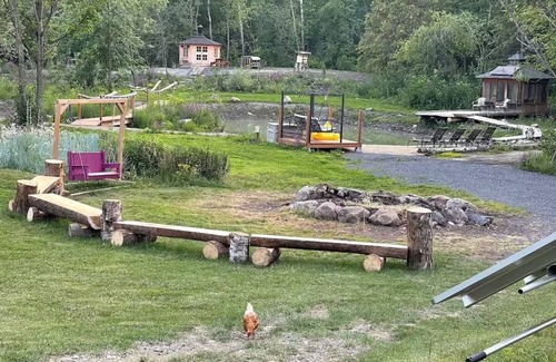 Alexandria Cabin | Anastasia’s Domain 4, Farm stay, off grid cabin in a beautiful forest!