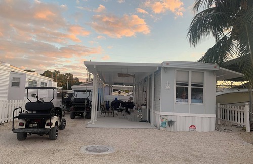 Key Largo RV Rental | Anchor by the SeanBeautiful renovated camper with a fresh coastal design