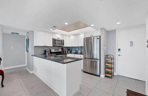 Siesta Key Condo | Anchorage Resort 8th floor condo in Siesta Key with private beach access, pool,