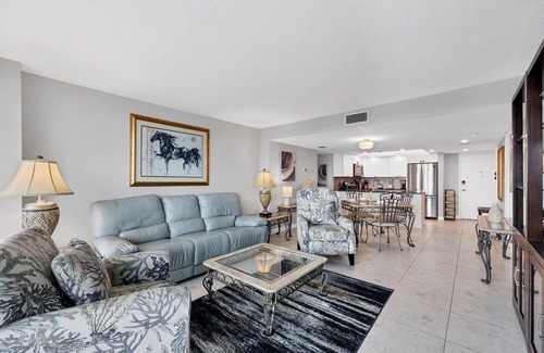 Siesta Key Condo | Anchorage Resort 8th floor condo in Siesta Key with private beach access, pool,