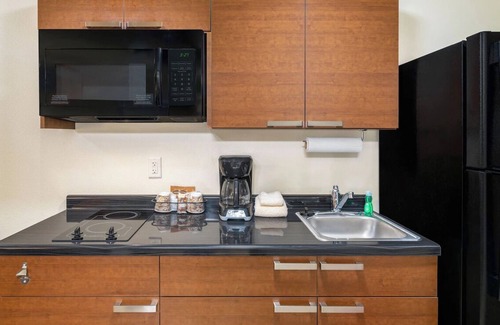 Midtown Anchorage Hotel | Anchorage Stays with Free Parking, Pet-Friendly Rooms and Kitchenettes