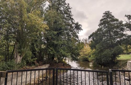 Saint-Aigny House | Ancien Moulin Authentique, Terrasse Privée et Rivière en Berry, Parc Naturel de la Brenne - FR-1-591-560