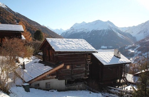 St. Luc Ski Chalet | Ancien raccard authentique transformé pour 4 personnes. Chaleureux et plein de charme. Au calme, en