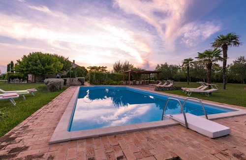 Corinaldo House | Ancient farmhouse with swimming pool nestled in the hills of Corinaldo