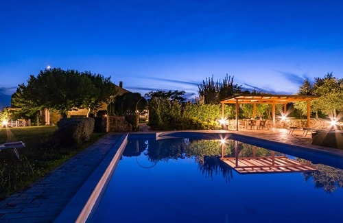 Corinaldo House | Ancient farmhouse with swimming pool nestled in the hills of Corinaldo