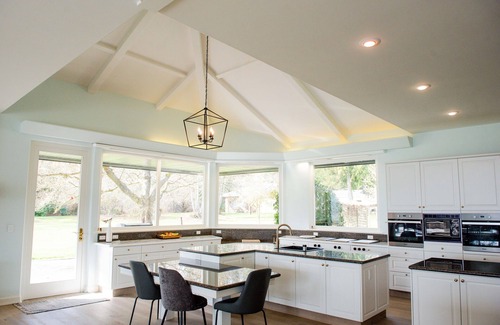 Cobble Hill Villa | Anderson Lane l Beach Access l Sleeps 22/Hot Tub