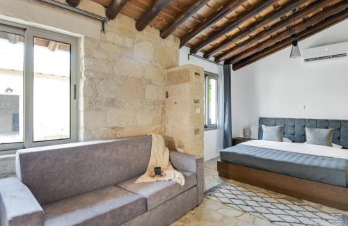 Vasa Koilaniou Apartment | Andre Marie Stonewood Retreat