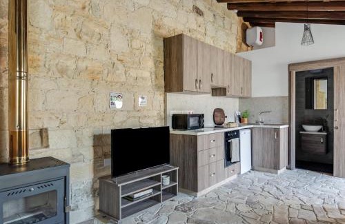 Vasa Koilaniou Apartment | Andre Marie Stonewood Retreat