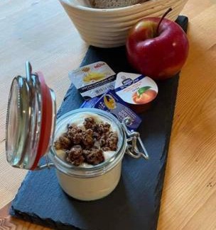 Hrastnik Bed & Breakfast | Andrejev dom na Slemenu