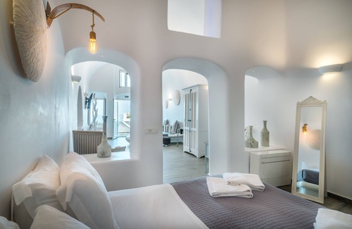Fira House | Angel Luxury Suites