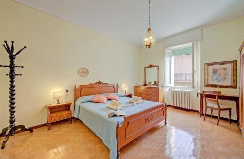 Cecina House | Angela -Terrace & beautiful View lake - Happy Rentals