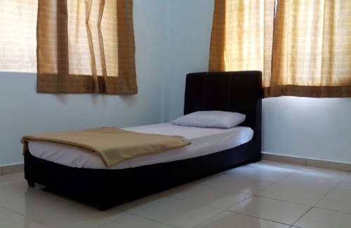 Alor Gajah Bed & Breakfast | Anggerik Residence