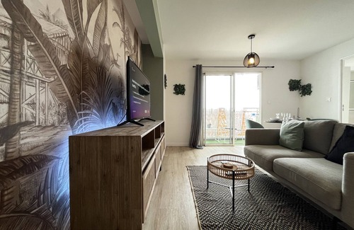 Sainte-Clotilde Apartment | Anjou ***