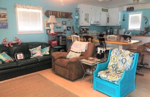Crystal Beach House | Ann's Getaway - Cute, Cozy Cabin just a short walk to the beach. Sleeps 6