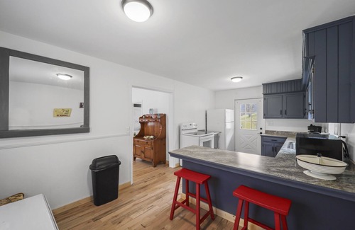 Warrensville Ski Chalet | Ann's Mountain Retreat, Chalet 8 mins the West Jefferson