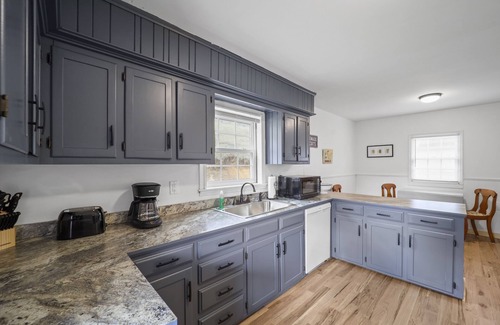 Warrensville Ski Chalet | Ann's Mountain Retreat, Chalet 8 mins the West Jefferson