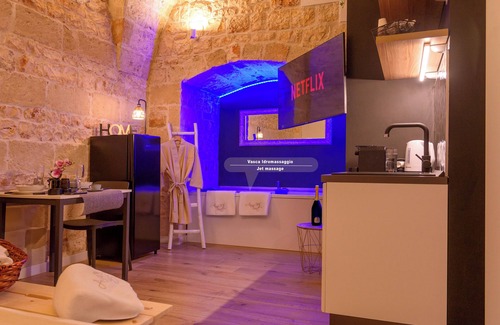 Conversano House | Anna Suite with Jacuzzi in the center of Conversano