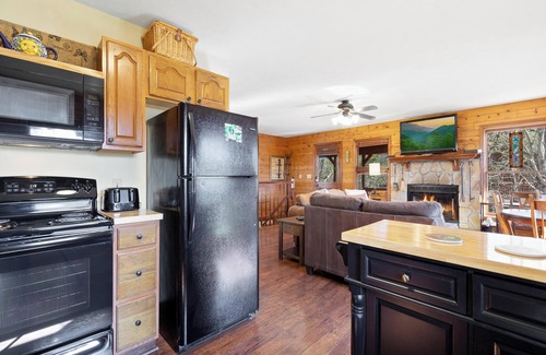 Gatlinburg Cabin | Annie's Smoky View by Jackson Mountain Homes