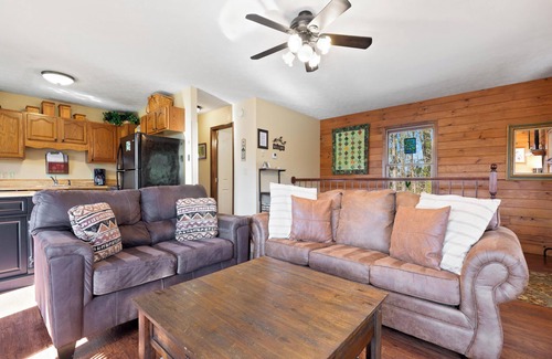 Gatlinburg Cabin | Annie's Smoky View by Jackson Mountain Homes