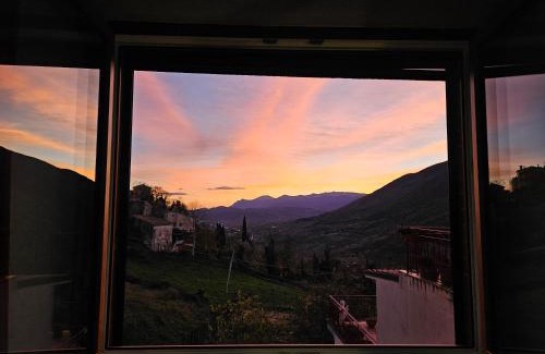 Rocca Cinquemiglia Apartment | Anny's House