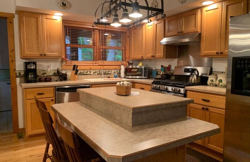 Alpine Lake Apartment | Antler Ridge 2B w/Loft Cabin w/Fireplace, Screened Porch & Lake Access
