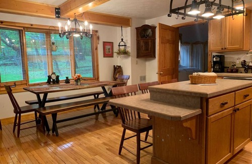 Alpine Lake Apartment | Antler Ridge 2B w/Loft Cabin w/Fireplace, Screened Porch & Lake Access