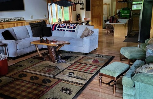 Alpine Lake Apartment | Antler Ridge 2B w/Loft Cabin w/Fireplace, Screened Porch & Lake Access