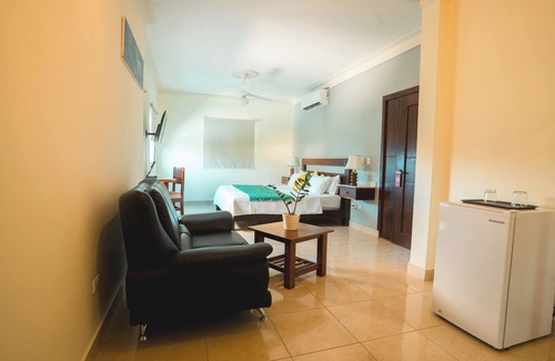 El Batey Hotel | Anton Reef