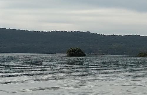 Caldas Novas Apartment | AP do LAGO, com Churrasqueira privativa , cozinha , internet no ap, rampa barco e jet, pesqueiro - B101