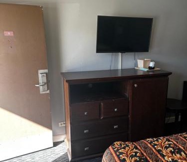 Budlong Woods Hotel | Apache Motel