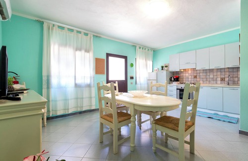 Trinita d'Agultu Apartment | Apartment 'Rosa' with Wi-Fi and Air Conditioning