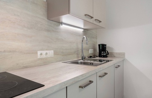 Unterrain/Riva di Sotto Apartment | Apartment 'Haus Stolz Gartenblick' with Mountain View, Wi-Fi and Air Conditioning