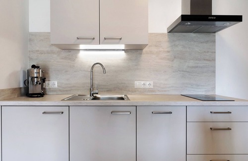 Unterrain/Riva di Sotto Apartment | Apartment 'Haus Stolz Rebenblick' with Mountain View, Wi-Fi and Air Conditioning