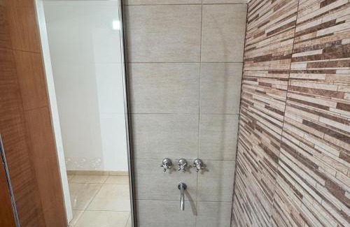 Rio Cuarto Apartment | Apart Azucena, 1 dormitorio céntrico con balcón y cochera