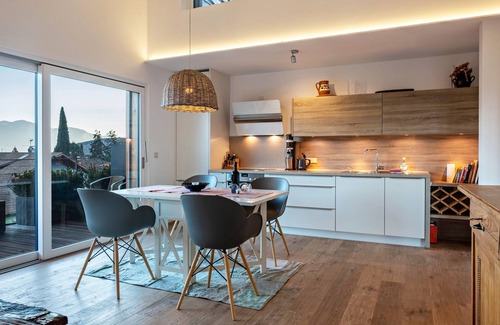 Caldaro Sulla Strada del Vino Apartment | Apartment 'Villa KaTo' with Lake View, Garden & Terrace