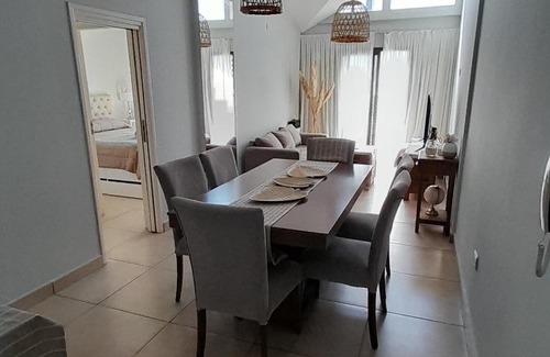 Rio Cuarto Apartment | Apart Margarita, 1 dormitorio con balcón y cochera