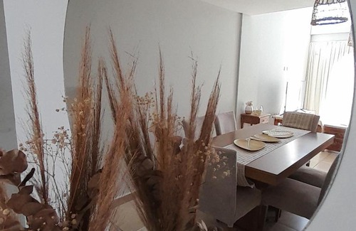 Rio Cuarto Apartment | Apart Margarita, 1 dormitorio con balcón y cochera