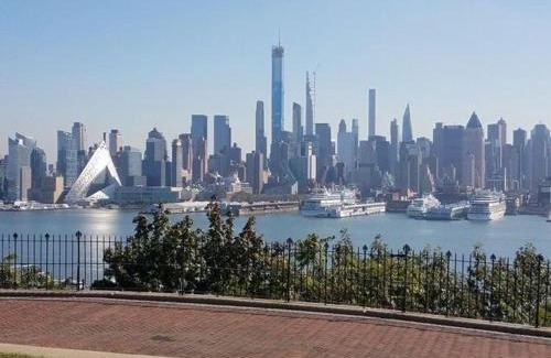 West New York Apartment | Apart Studio West NY 12Mints From NYCity