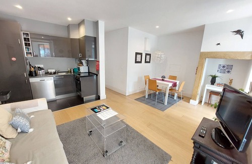 Penha de Franca Apartment | Apart. with private garden - central location/3 metro stops to historic center