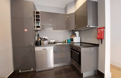 Penha de Franca Apartment | Apart. with private garden - central location/3 metro stops to historic center