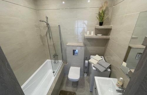 Bielsko-Biala Apartment | Apartament Nowoczesny Komfortowy Kustronia z Garażem Balkonem Wanną