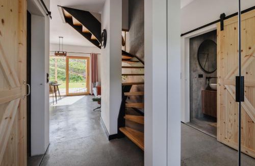 gmina Lewin Kłodzki Villa | Apartament Pod Wzgórzem z Sauną, Jacuzzi i Basenem