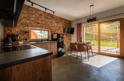 gmina Lewin Kłodzki Villa | Apartament Pod Wzgórzem z Sauną, Jacuzzi i Basenem